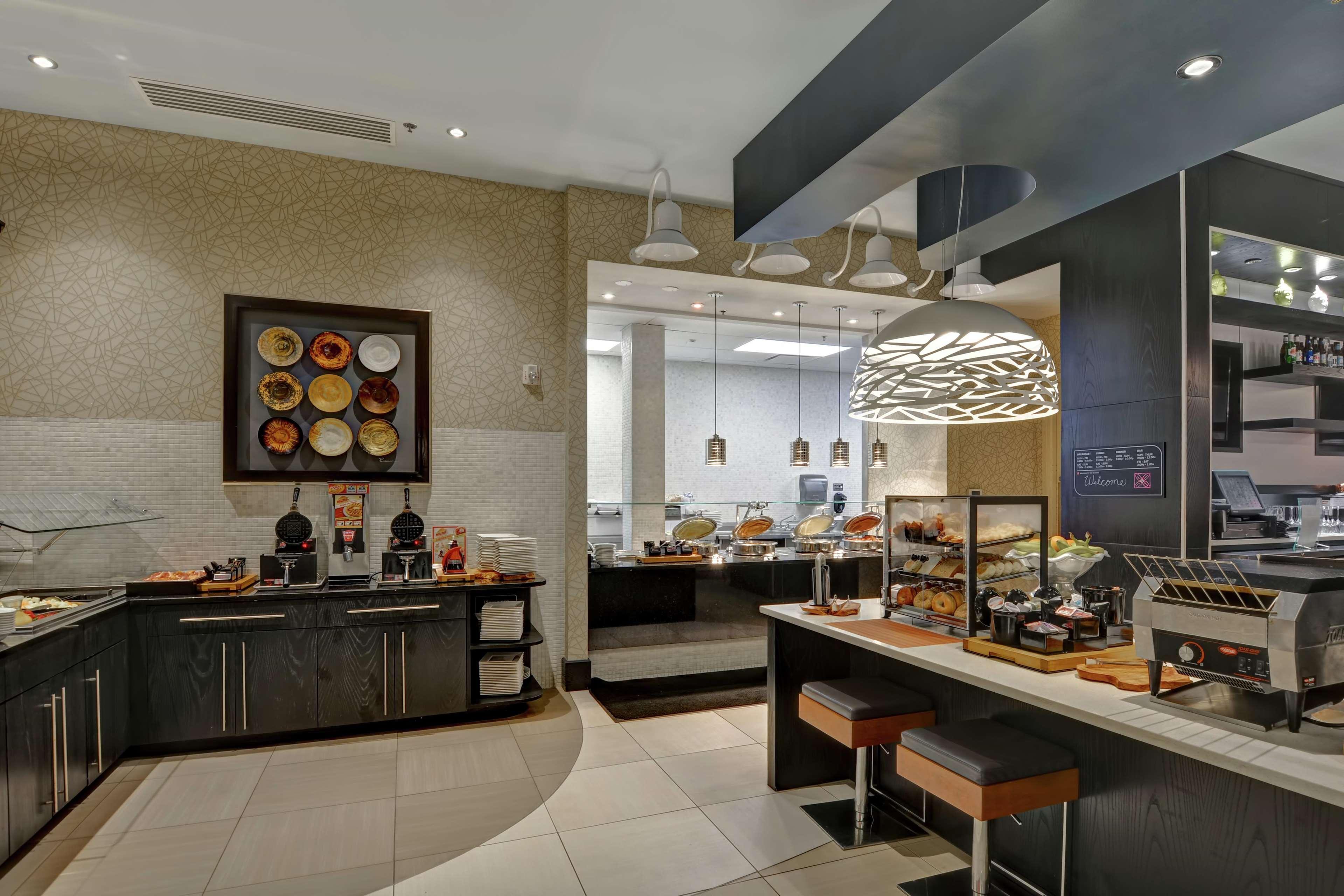 Hilton Garden Inn Raleigh/Crabtree Valley Екстер'єр фото