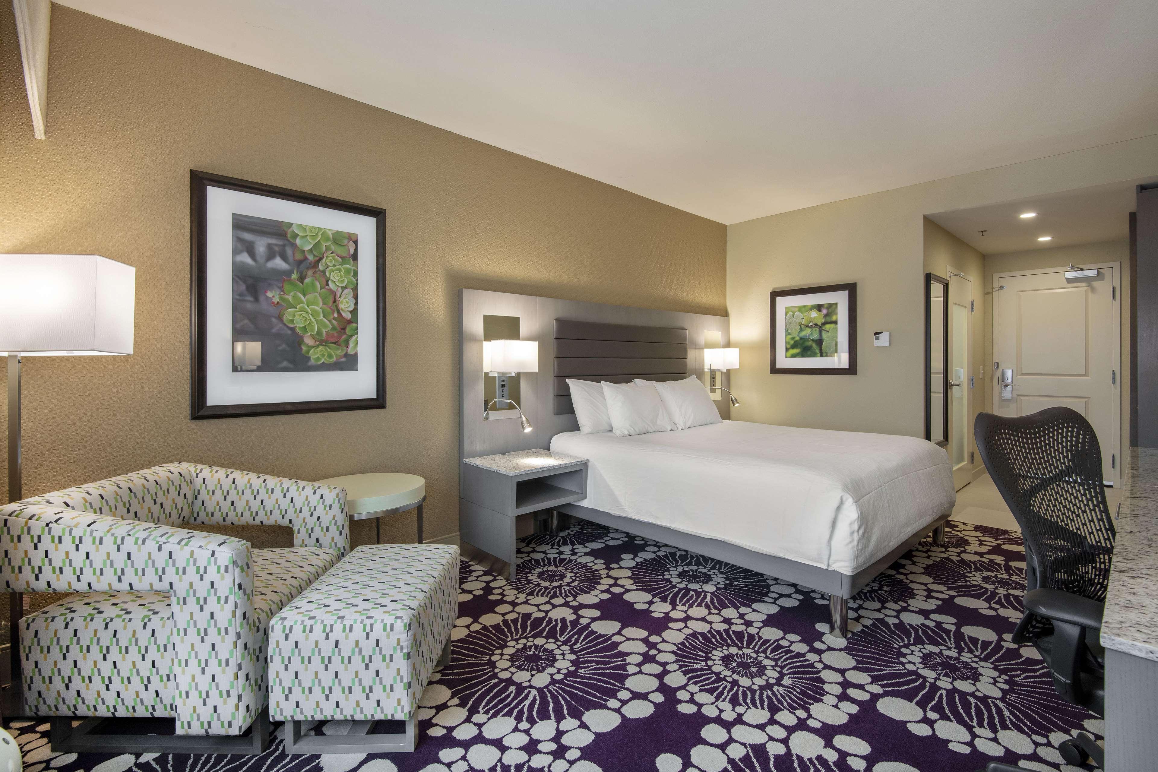 Hilton Garden Inn Raleigh/Crabtree Valley Екстер'єр фото