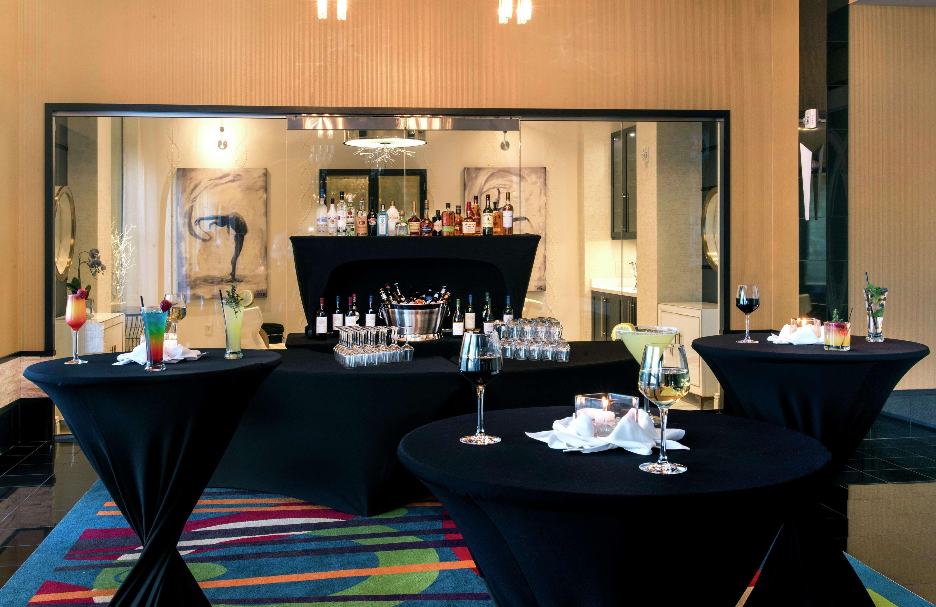 Hilton Garden Inn Raleigh/Crabtree Valley Екстер'єр фото