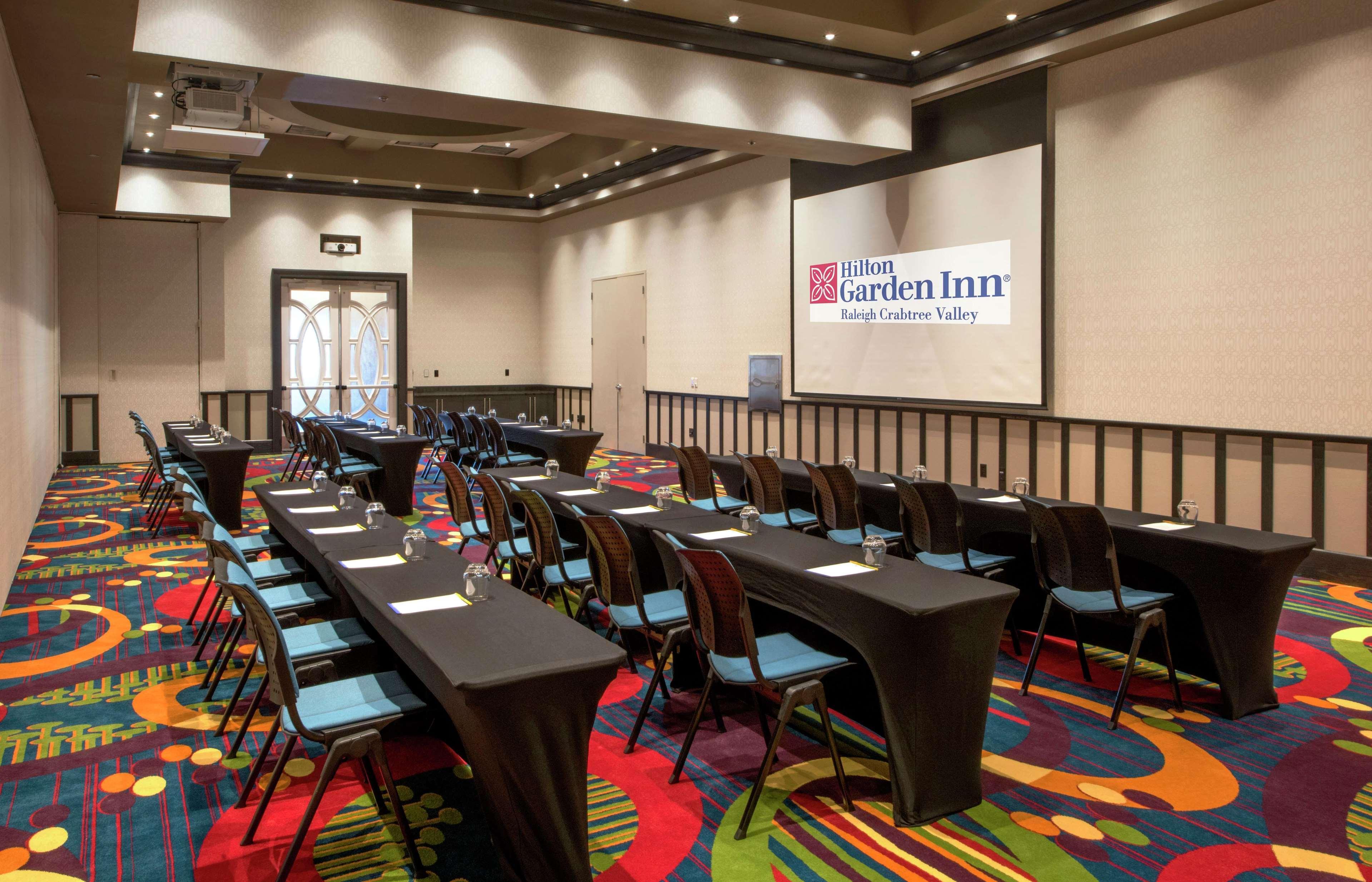 Hilton Garden Inn Raleigh/Crabtree Valley Екстер'єр фото