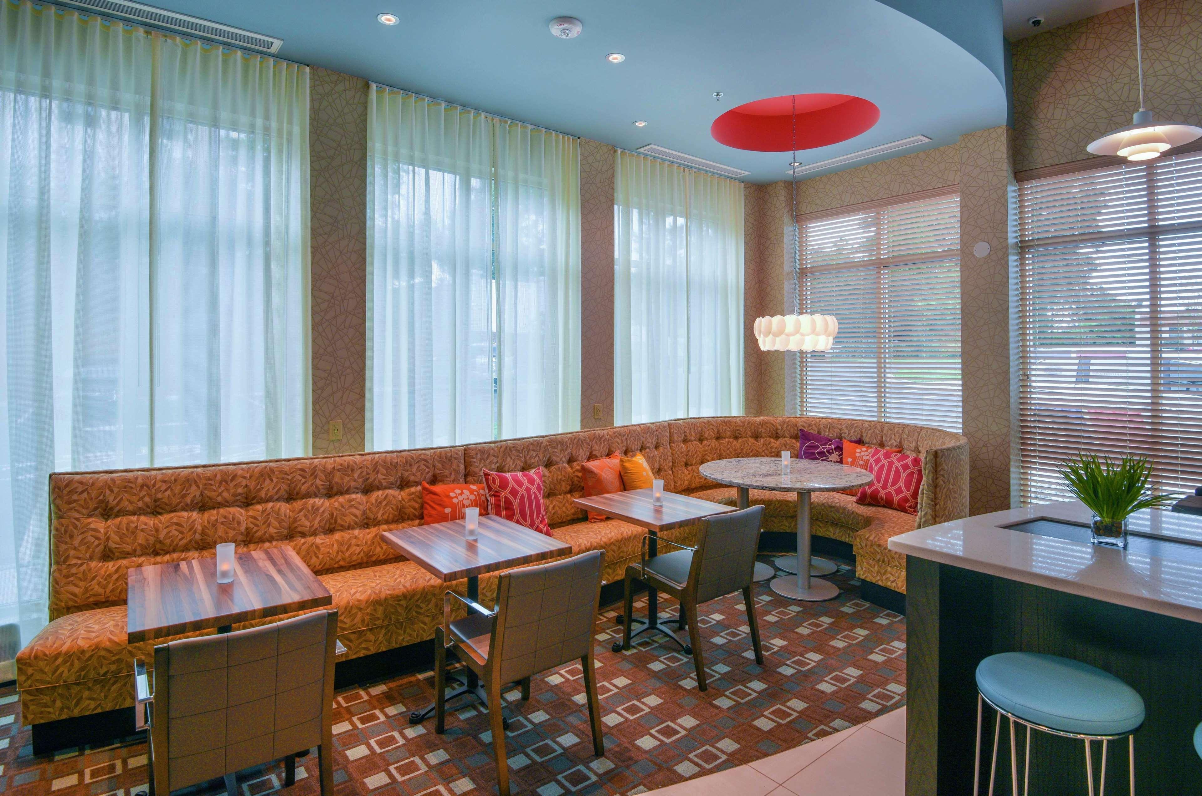 Hilton Garden Inn Raleigh/Crabtree Valley Екстер'єр фото