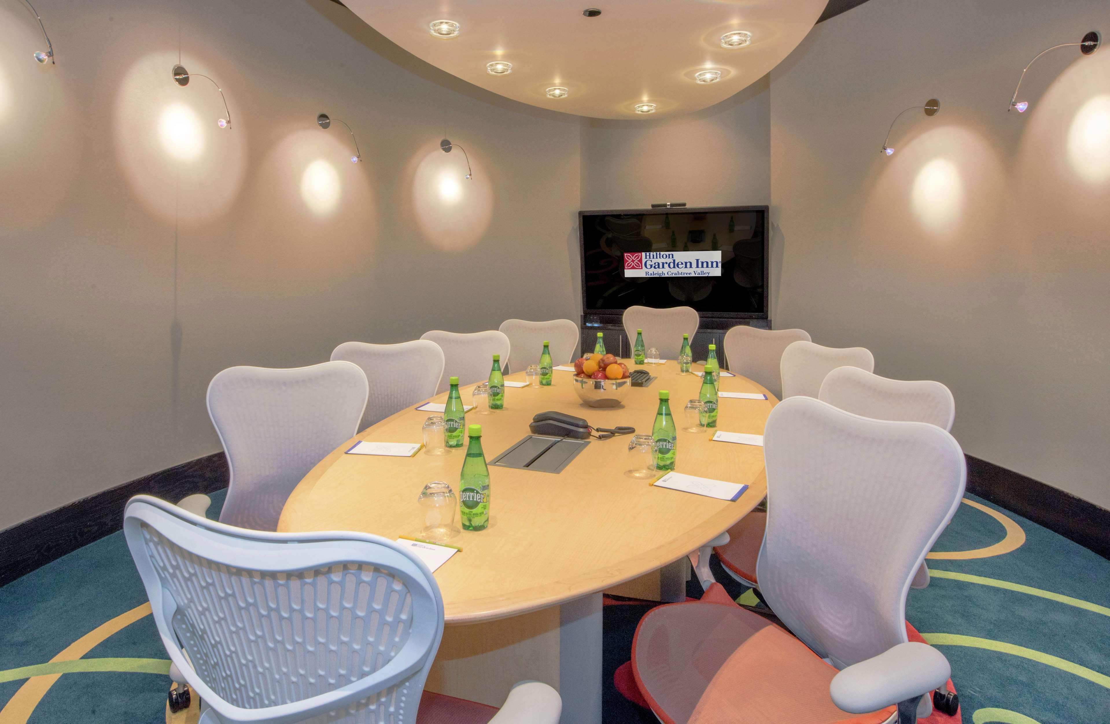 Hilton Garden Inn Raleigh/Crabtree Valley Екстер'єр фото
