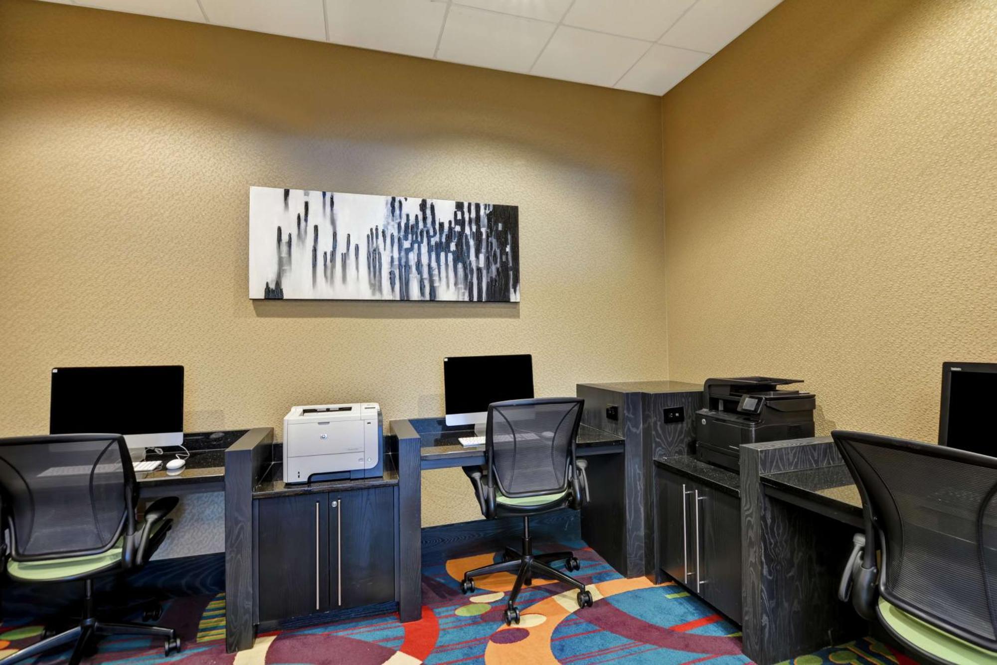 Hilton Garden Inn Raleigh/Crabtree Valley Екстер'єр фото