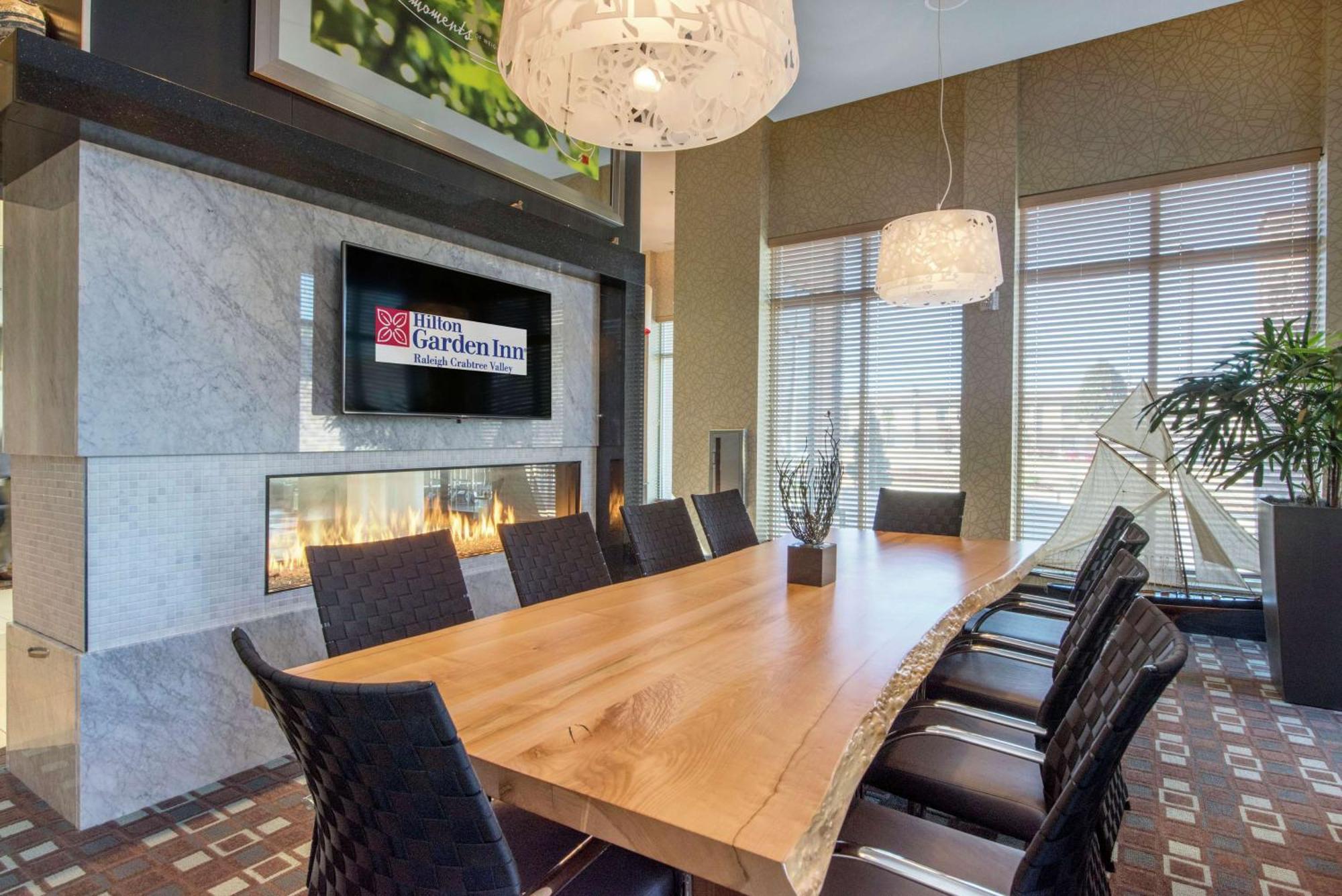Hilton Garden Inn Raleigh/Crabtree Valley Екстер'єр фото