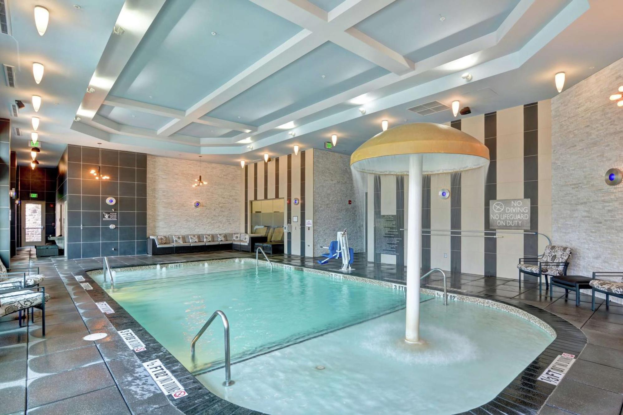 Hilton Garden Inn Raleigh/Crabtree Valley Екстер'єр фото