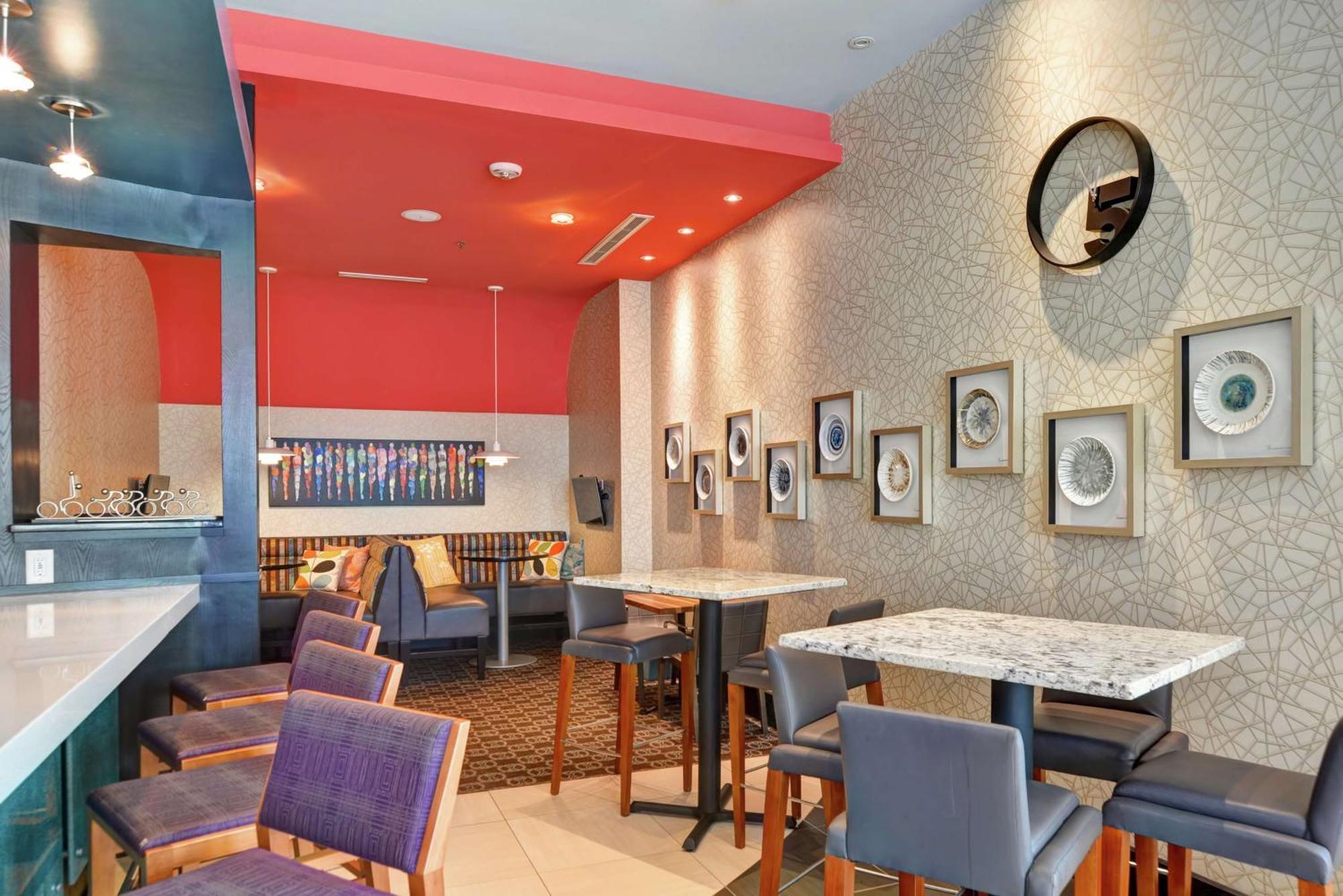 Hilton Garden Inn Raleigh/Crabtree Valley Екстер'єр фото