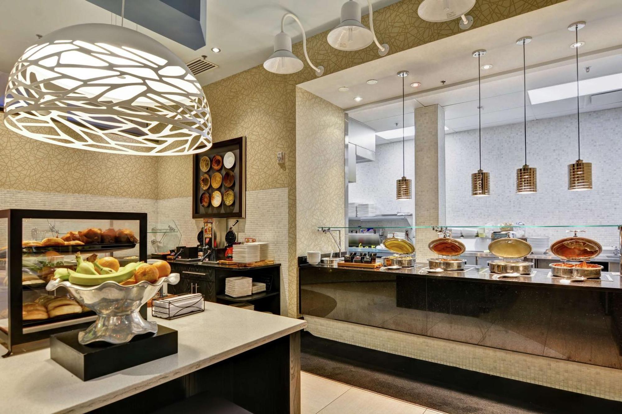 Hilton Garden Inn Raleigh/Crabtree Valley Екстер'єр фото