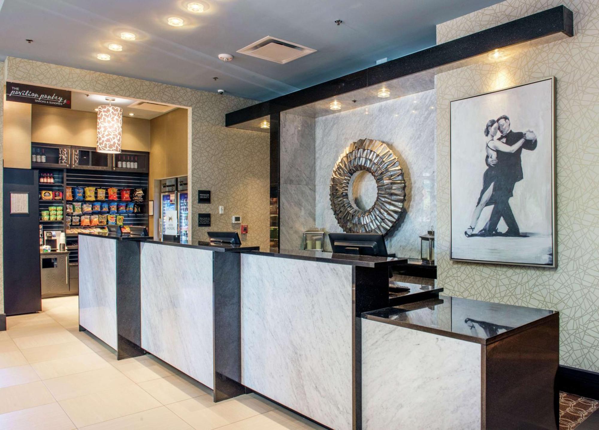 Hilton Garden Inn Raleigh/Crabtree Valley Екстер'єр фото