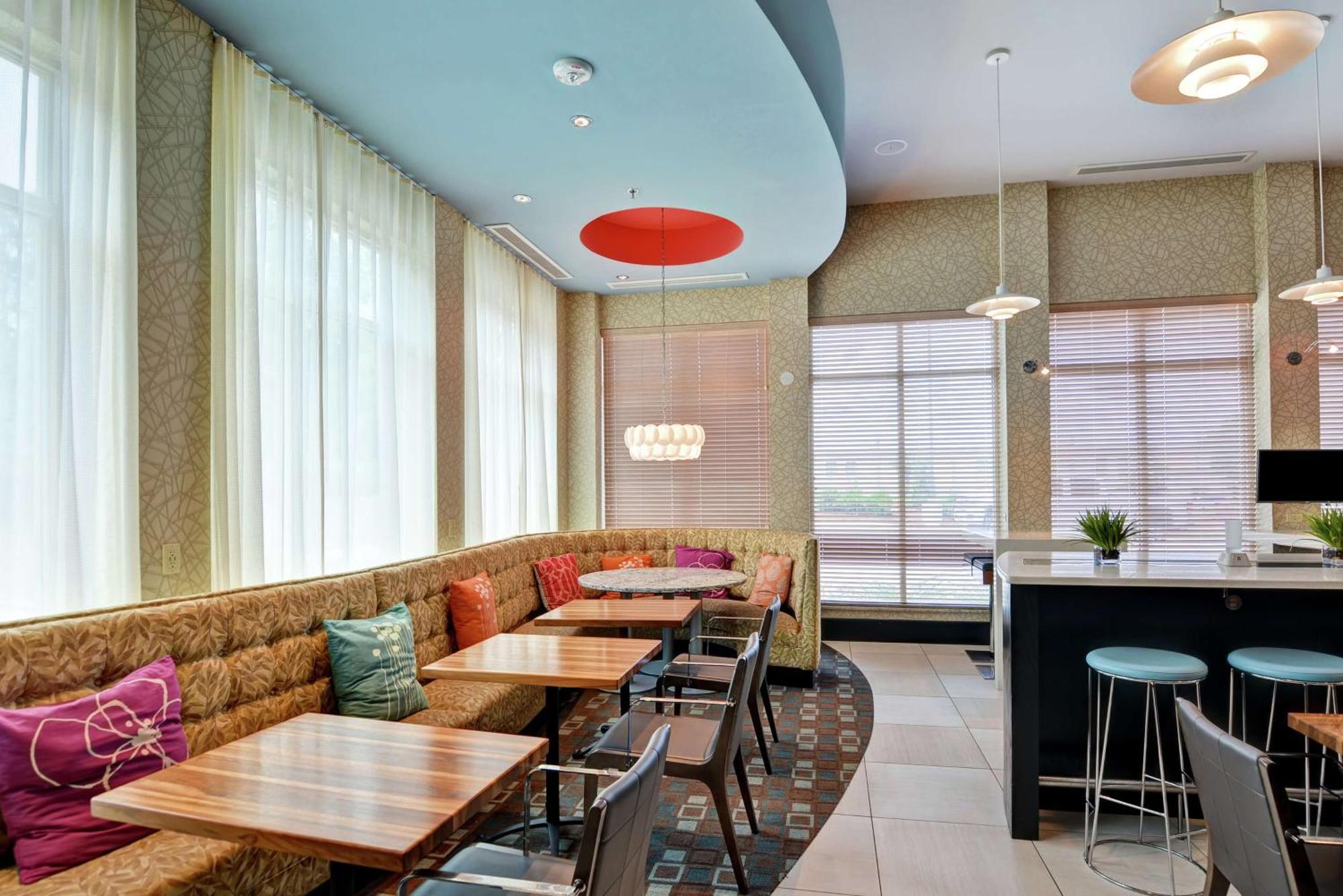Hilton Garden Inn Raleigh/Crabtree Valley Екстер'єр фото