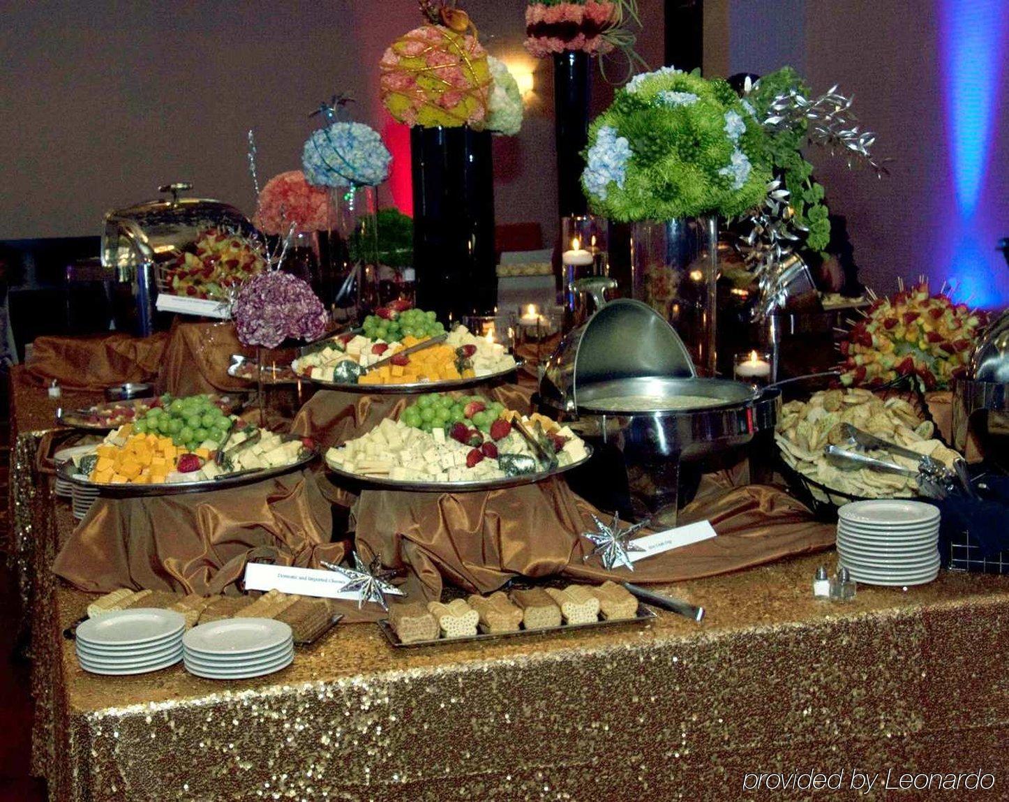 Hilton Garden Inn Raleigh/Crabtree Valley Екстер'єр фото